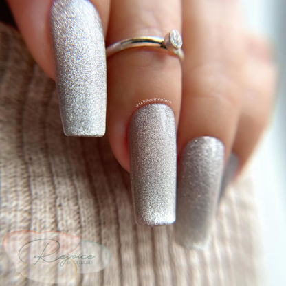 Silver Cateye close up Hand